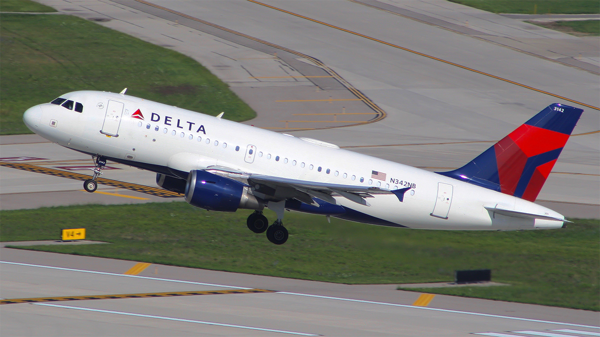 Full size: Delta Airlines Airbus A319 N342NB at Detroit Metro Wayne County Airport